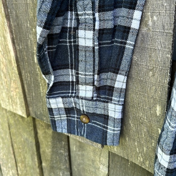Men’s Field & Stream Flannel Button Down size Small Blue/White - Picture 6 of 7
